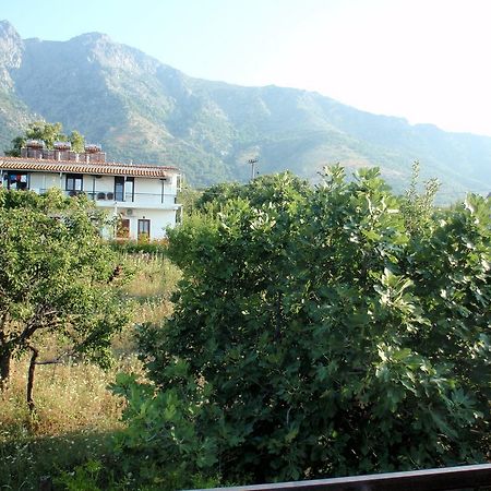 Meraklis Rooms Kariotes Экстерьер фото