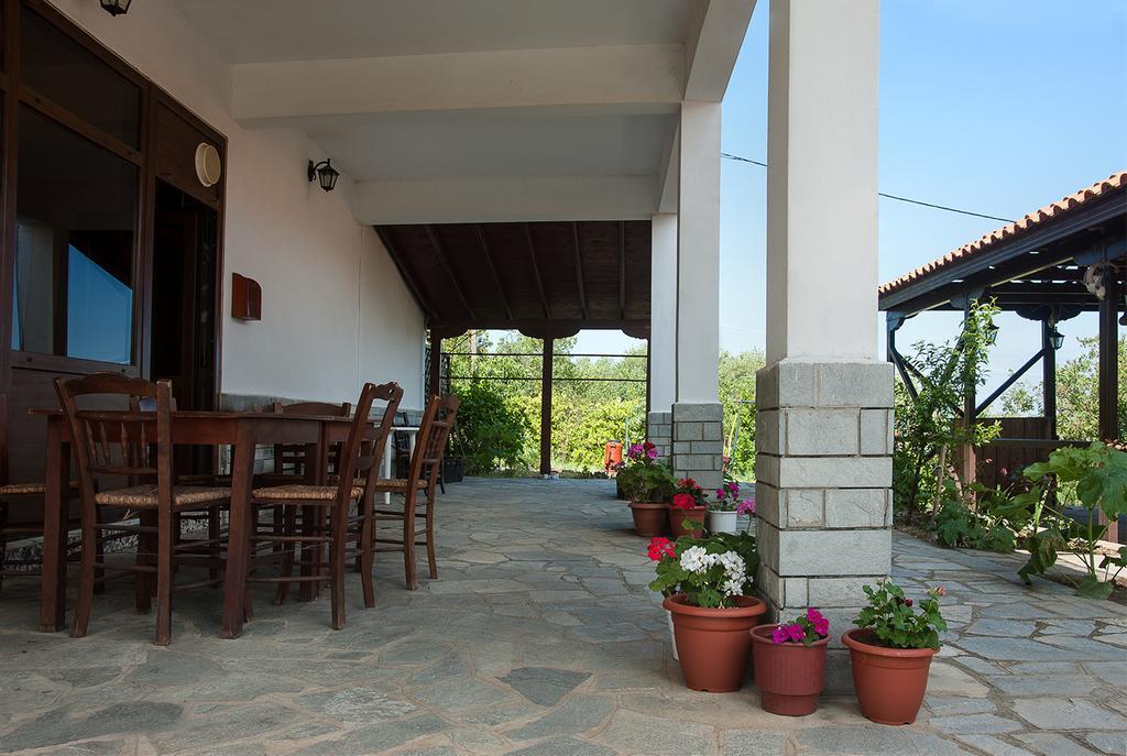 Meraklis Rooms Kariotes Экстерьер фото