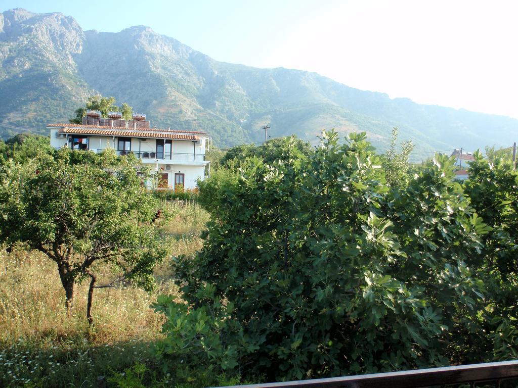 Meraklis Rooms Kariotes Экстерьер фото