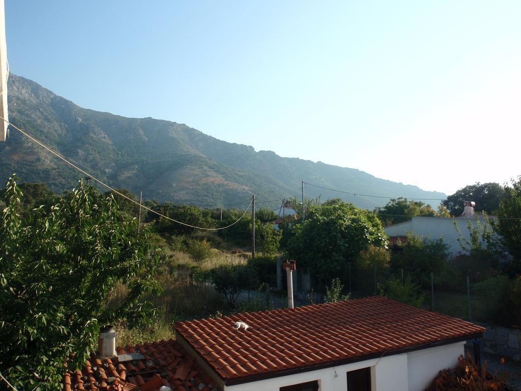 Meraklis Rooms Kariotes Экстерьер фото