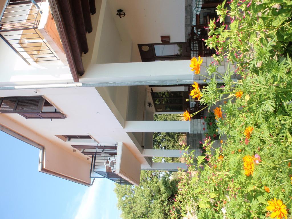 Meraklis Rooms Kariotes Экстерьер фото
